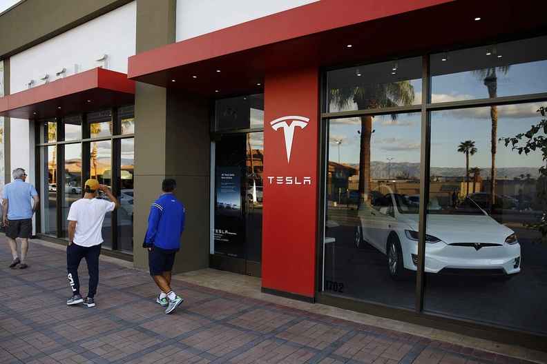 Tesla says may seek alternative financing sources