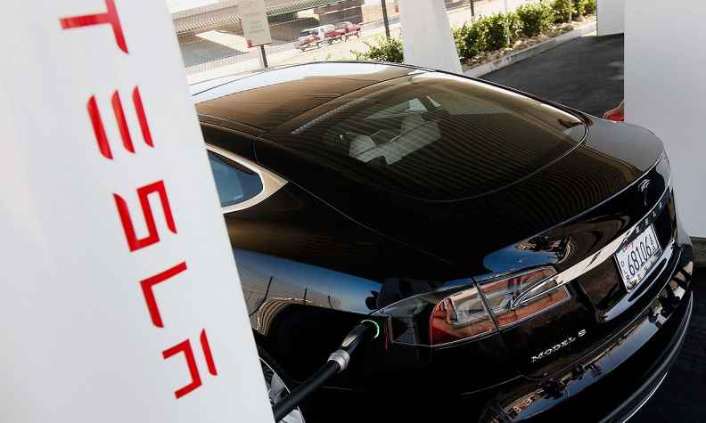 Tesla stock drops with oil prices, but will it bounce back?